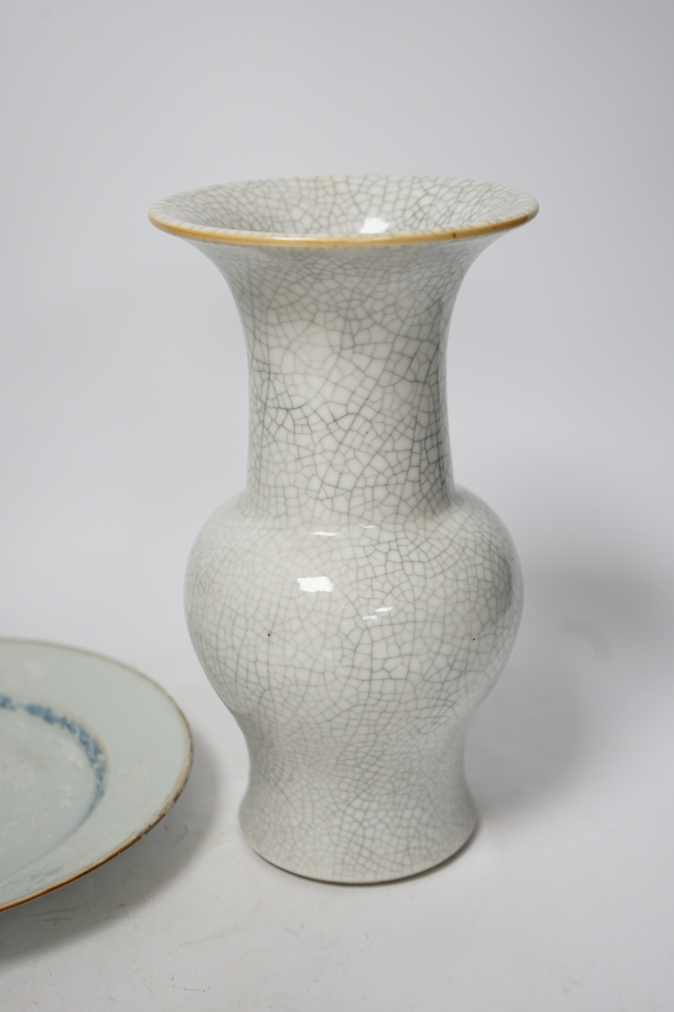 An 18th century Chinese export plate, mandarin pattern bowl (a.f) and a crackle glazed vase, 25cm